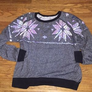 Cute Holiday Sweatshirt w/ Shimmer Snowflakes ❄️